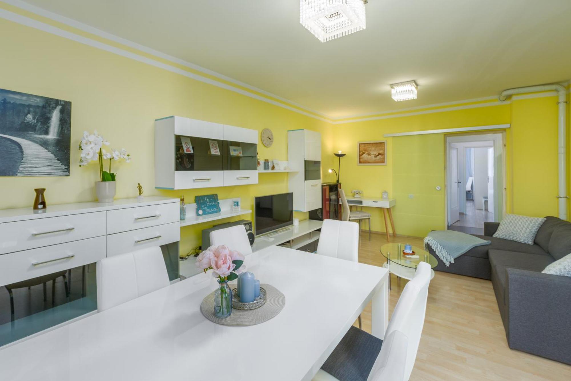 Seaview Apartment โรวีน ภายนอก รูปภาพ