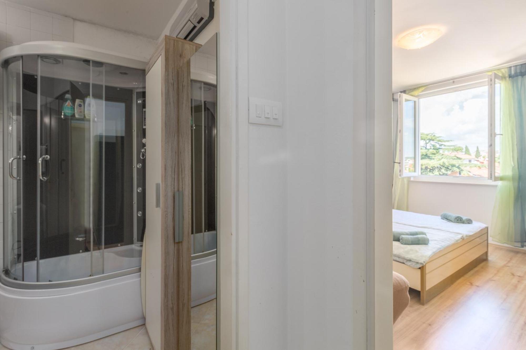 Seaview Apartment โรวีน ภายนอก รูปภาพ