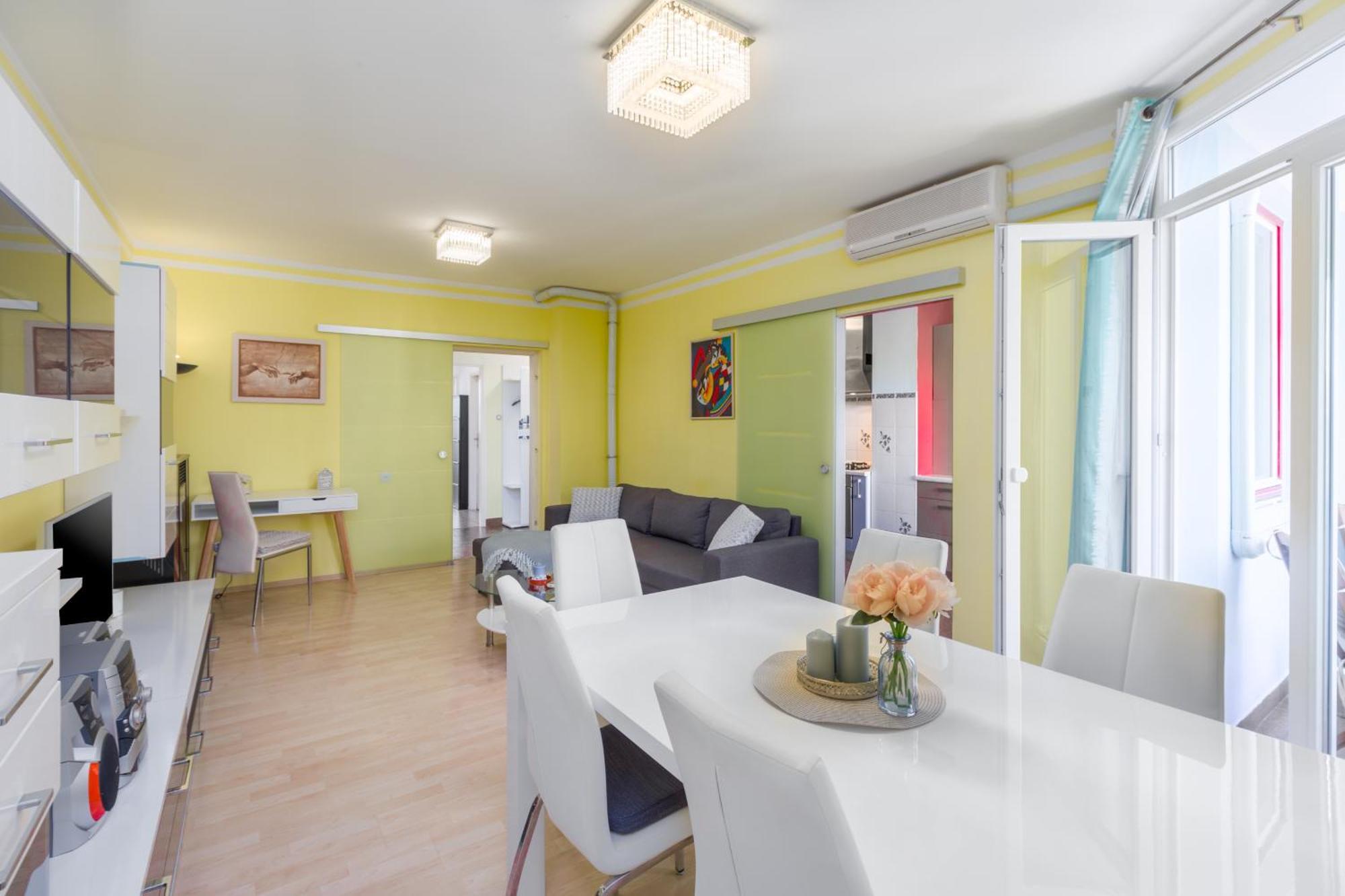 Seaview Apartment โรวีน ภายนอก รูปภาพ